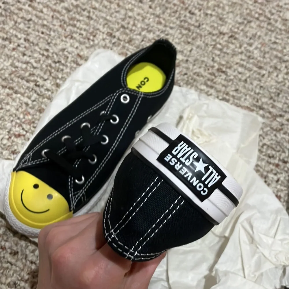 Converse Chuck Taylor All Star Low 'Smiley Face - Black' 665707C big kids US 4 - Picture 10 of 13